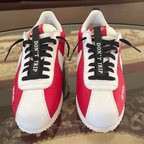 Nike - Picture 4 of 17